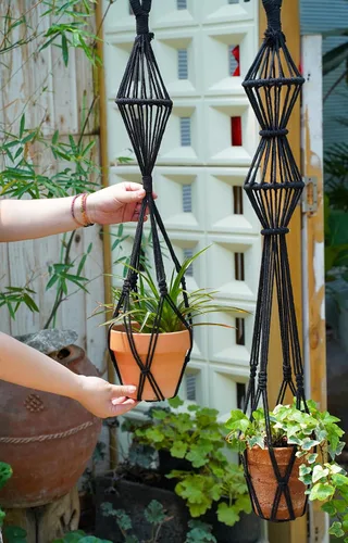 Vista 5 de 2 Piezas Colgadores de Macramé para Plantas de Interior, Maceteros Colgantes de Macramé Grandes para Macetas de hasta 10 pulgadas, Sin Borlas
