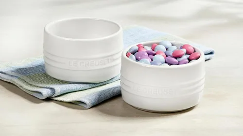 Vista 4 de Le Creuset - Ramequín redondo de cerámica de pared recta, 7 onzas, Oyster Ostra