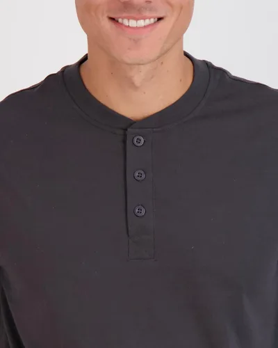 Vista 3 de Real Essentials Paquete de 3 camiseta Henley de manga corta y larga de algodón para hombre, ropa deportiva de alto rendimiento
