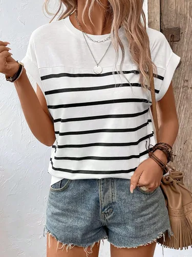 Vista 4 de Floerns Camiseta casual de manga casquillo con cuello redondo y estampado de rayas para mujer