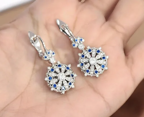 Vista 4 de ETHNIQ Felicia Collection - Aretes colgantes para mujer, diseño floral, chapados en oro amarillo de 22 quilates, adornados con circonita cúbica
