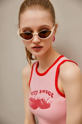 Vista 6 de FEISEDY Gafas de sol pequeñas de moda con ojo de gato para mujer, gafas de sol frescas de moda retro B2864, 52 mm