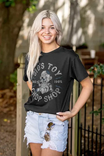 Vista 4 de Camiseta gráfica de Sids Toy Chop Shop Camiseta aterradora inspirada en muñecas espeluznantes para hombres y mujeres