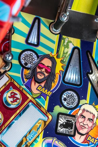 Vista 19 de Stern Pinball Foo Fighters con Insider Connected, Premium Edition Arcade Pinball Machine