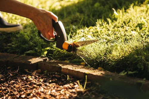 Vista 13 de Fiskars Servo-System Grass Shear GS42, Mecanismo servo-sistema antiatascos, Longitud: 135.4 in, Cuchillas de acero/Mangos de plástico