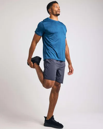 Vista 6 de Real Essentials Paquete de 4 camiseta deportiva de manga corta Dry-Fit para hombre (disponible en tallas grandes y altas)