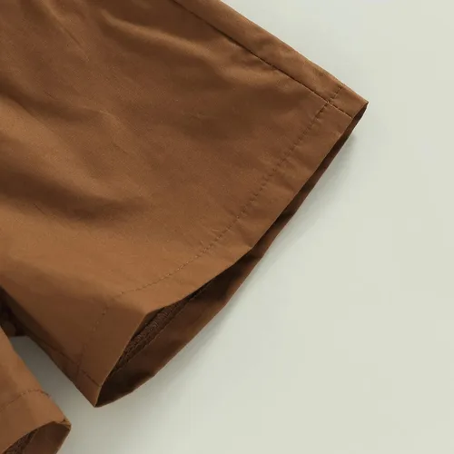 Vista 6 de Conjunto de 2 piezas de camiseta de manga corta con botones y pantalones cortos sólidos para bebé niño