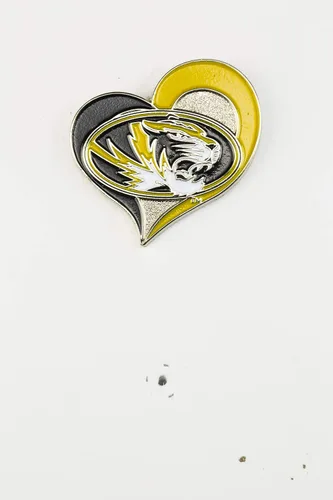 Vista 37 de aminco NCAA - Pin de corazón de remolino unisex