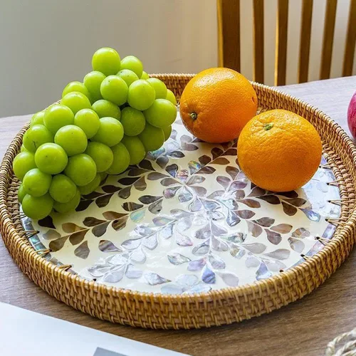 Vista 6 de Bandeja redonda de ratán con incrustaciones de madreperla, bandeja decorativa tejida a mano con base de madera,Cestas decorativas de mimbre bandeja