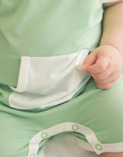 Vista 4 de VAENAIT BABY Mameluco de manga corta de rayón súper suave hecho de bambú para recién nacido, mono de una pieza