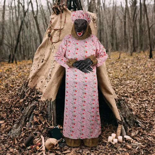 Vista 5 de Bonuci Disfraz de abuela de Halloween para adultos, disfraz de cosplay con sombrero, máscara de cabeza de lobo, guantes, calentadores de piernas