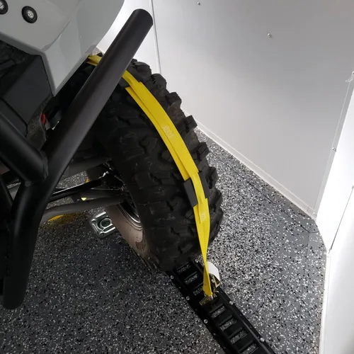 Vista 3 de DC Cargo Mall Correas de neumático E Track (paquete de 4) – Correas de rueda con accesorios E Track y 3 bloques de goma – 11' x 2" amarres