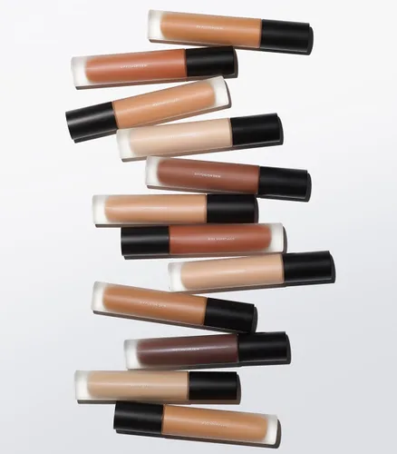 Vista 7 de MAKE Beauty Diffusion Dew Skin Tint. Acabado radiante de cobertura transparente a media. Difumina, suaviza e ilumina para una tez luminosa. 01 Feria