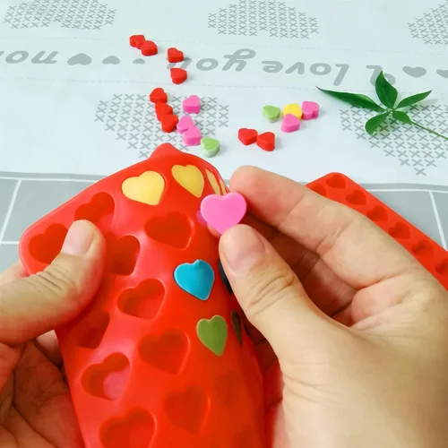 Vista 2 de Moldes de Chocolate en Forma de Corazón Pequeños de Silicona, Moldes de Gomita en Forma de Corazón de Silicona con Raspador (S)
