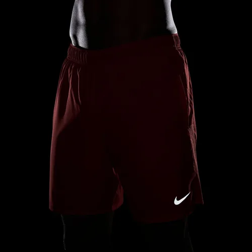 Vista 6 de Nike Men's Challenger Dri-Fit 7" Brief-Lined Running Shorts Carmesí claro/Carmesí claro/Plata reflectante