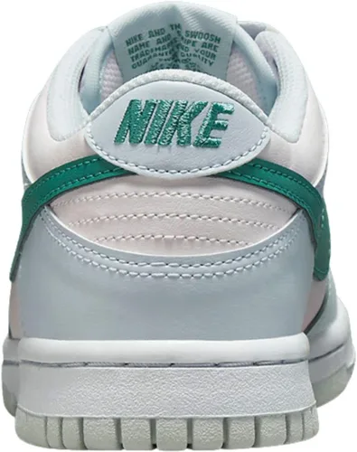 Vista 176 de Nike Kid's Dunk Low Sneaker