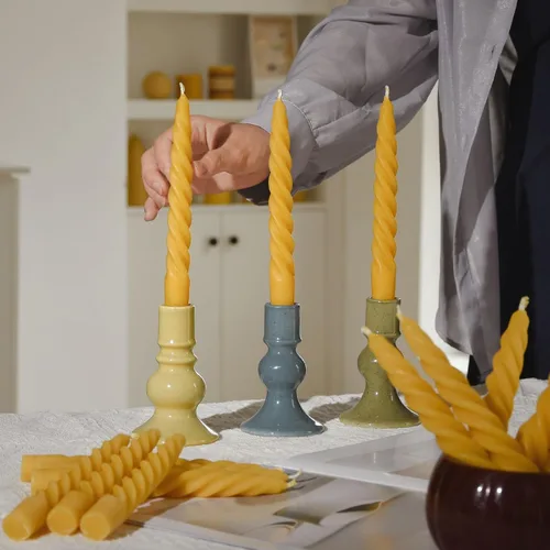 Vista 3 de DEYBBY Juego de 4 velas espirales de cera de abeja de 7 pulgadas, sin goteo y sin humo, velas de cera de abejas puras trenzadas para decoración
