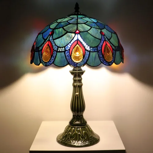 Vista 8 de Tiffany Style Stained Glass Table Lamp 18.5 Inch - Blue Peacock Tail 12X12X18.5 Inch, E26 Bulb Base，Pull Chain Switch, Ceramic Base, Bedside
