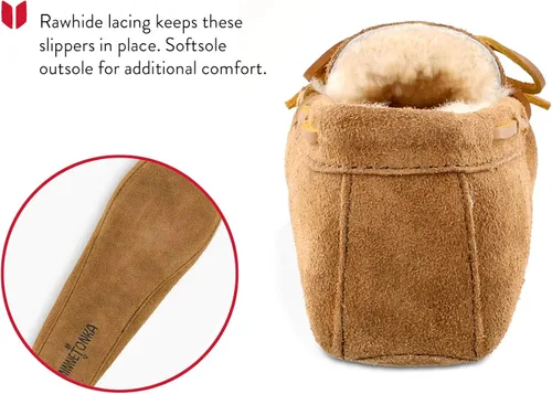 Vista 4 de Minnetonka Pantuflas tipo mocasín de piel de oveja suave para hombre, Tan dorado