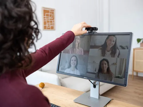 Vista 8 de Trust Cámara web Taxon 2K QHD hecha de 85% plástico reciclado, 2560 x 1440p USB cámara PC con cubierta, enfoque automático, gran angular, 2