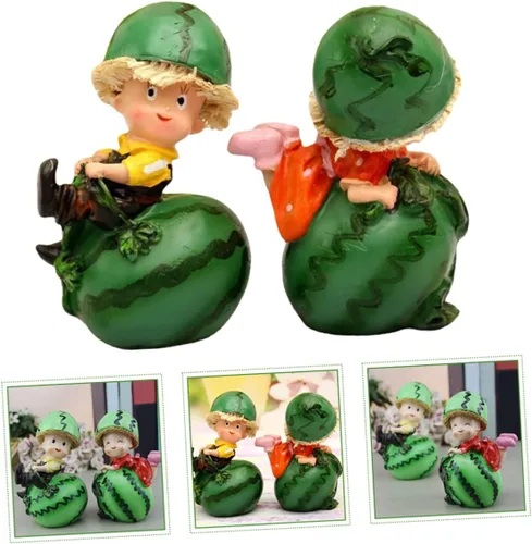 Vista 2 de Estatua de resina de dibujos animados de 2 piezas, figuras únicas de muñeca de sandía para decoración del hogar, ornamento de escritorio, festival