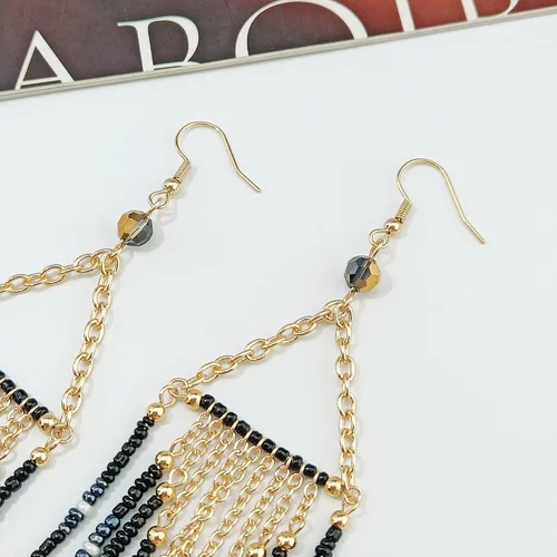Vista 6 de Aretes de plumas sintéticas para mujer, aretes bohemios con cuentas de semillas con borla de plumas para mujer