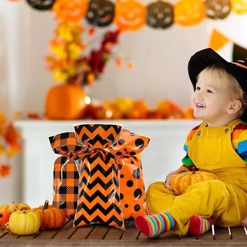 Vista 6 de Tenare 120 bolsas de dulces de celofán de otoño de Halloween a granel Bolsas de celofán para dulces de truco o trato, estampado de cheurón a cuadros