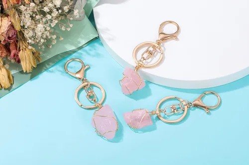 Vista 3 de Jovivi Llavero de piedra de cristal de cuarzo natural crudo envuelto en alambre irregular con piedras preciosas curativas para mujeres y hombres