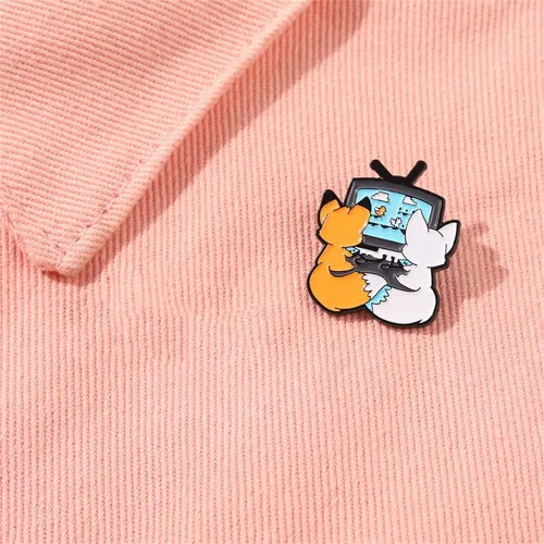 Vista 3 de Broche de animales para parejas, zorros, para mujeres, niñas, hombres, a la moda, lindo esmalte de gato, animales, juegos, amistad, amor, siempre
