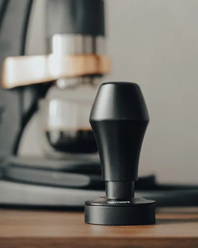 Vista 2 de Normcore Tamper de café con resorte de 1.791 in V4 para Flair Pro, Pro 2, base plana de acero inoxidable 304, mango ergonómico de aluminio