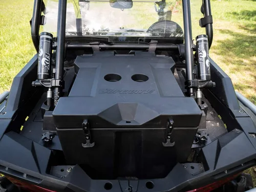 Vista 4 de SuperATV Enfriador trasero aislado de alta resistencia/caja de carga para Polaris RZR XP Turbo/XP 4 Turbo (2016+) - Tapa sellada mantiene el hielo