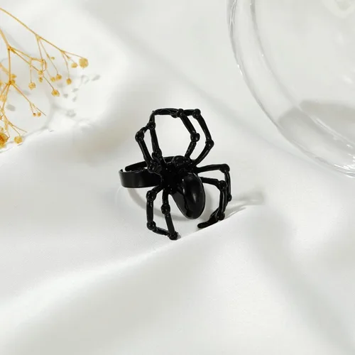 Vista 2 de Caiyao 2 anillos de dedo de araña de imitación de Halloween blanco y negro, diseño de fantasma, festival gótico, arácnido, para mujeres y hombres