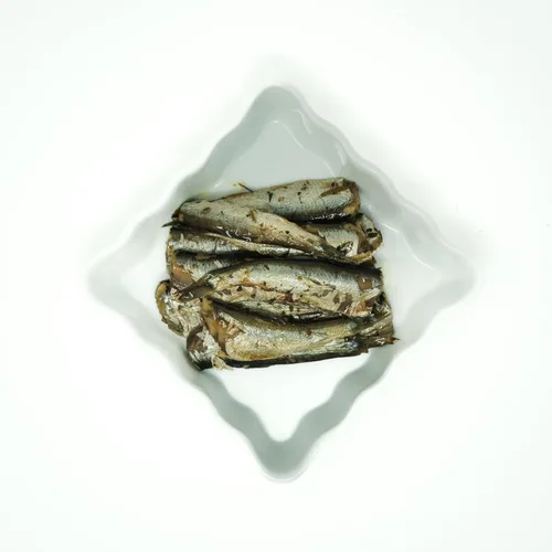 Vista 6 de Grilled Catch Wild Caught Brisling Sardinas en aceite de oliva con condimento de Provenza, latas de 5.6 onzas (paquete de 3)