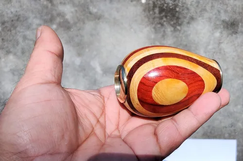 Vista 4 de Caleidoscopio de madera con forma de huevo, multicolor, estándar