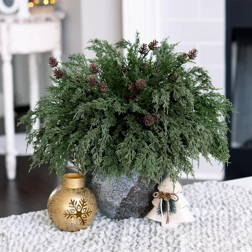 Vista 8 de Tallos de cedro artificiales Ivydale, ramas de pino Norfolk artificiales para decoración de Navidad, 12 tallos de pino falsos con 2 ramas de conos