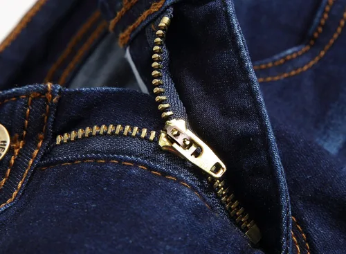 Vista 4 de Pantalones de mezclilla elásticos a la moda con corte ajustado para niño