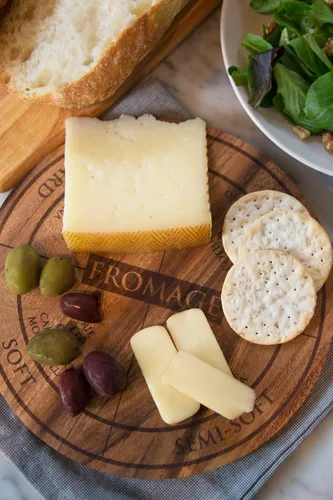 Vista 5 de Ironwood Gourmet 28686 Ronda Dorset Queso y Charcutería Pádel