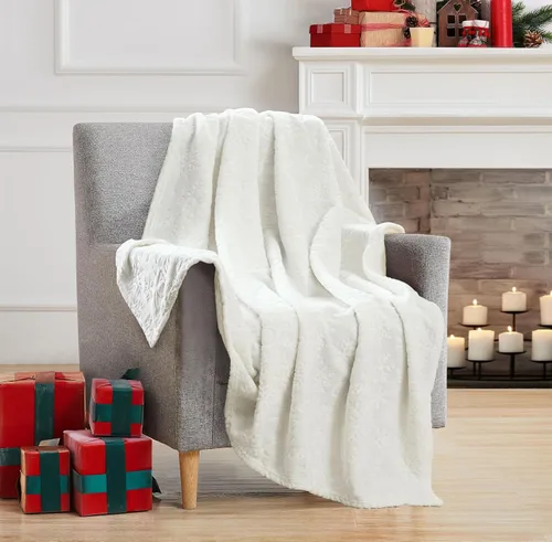 Vista 40 de Manta de Forro Polar para las Fiestas Navideñas: Corona Tradicional de Decoración del Hogar con Saludos Cheers Merry Peace Joy sobre Fondo Beige