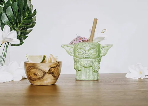Vista 5 de Geeki Tikis The Child Baby Yoda Force Pose Taza Star Wars: 16 onzas