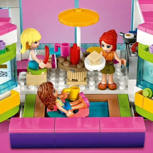 Vista 2 de Lego 41395 Friends Friendship Bus Toy con piscina y tobogán, juegos de vacaciones de verano para niños de 8 años en adelante