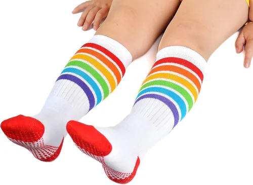 Vista 8 de EPEIUS Calcetines altos a la rodilla con rayas arco iris para bebé, medias de tubo antideslizantes, calcetines de fútbol para niños pequeños y niños