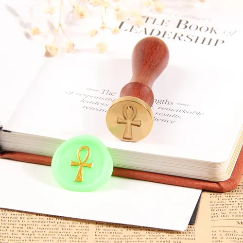 Vista 2 de Sello de cera Ankh Cross Religious Jesus Ankh - Sellos de cera de latón macizo, 0.984 in, Crux ansata para tu decoración de pared de altar, regalo