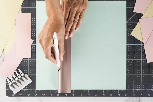 Vista 5 de Cricut TrueControl - Cuchillo para uso como cuchillo de precisión, cuchillo de manualidades, cuchillo de trinchar y cuchillo de pasatiempo