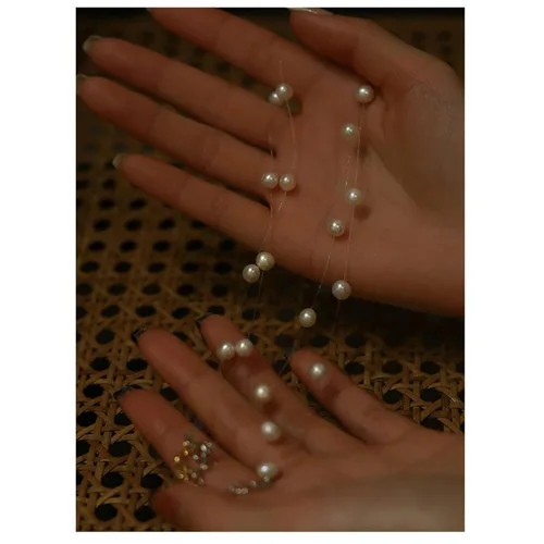 Vista 4 de Gargantilla bohemia con hebras de perlas invisibles, cadena satélite de perlas pequeñas, collar de perlas barroco, collar de perlas con cuentas