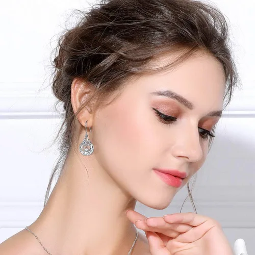 Vista 5 de INFUSEU - Juego de joyas celtas irlandesas para mujer, pendientes colgantes y collar con cadena de 18.0in