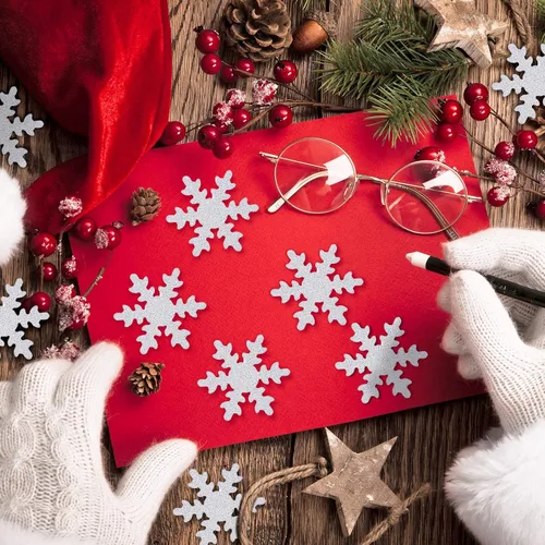 Vista 6 de Skylety 100 piezas de confeti grande de copo de nieve de 1.97 pulgadas, confeti de Navidad con purpurina de doble cara, decoración de mesa de fiesta