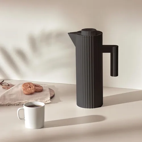 Vista 5 de Alessi Plissé MDL12 B - Jarra termoaislada en resina termoplástica con doble pared de vidrio térmico en el interior, color negro