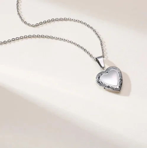 Vista 3 de Bicyway Collar con medallón de corazón para mujeres y niñas, collar con colgante de medallón chapado en oro que sostiene fotos, joyería y regalos