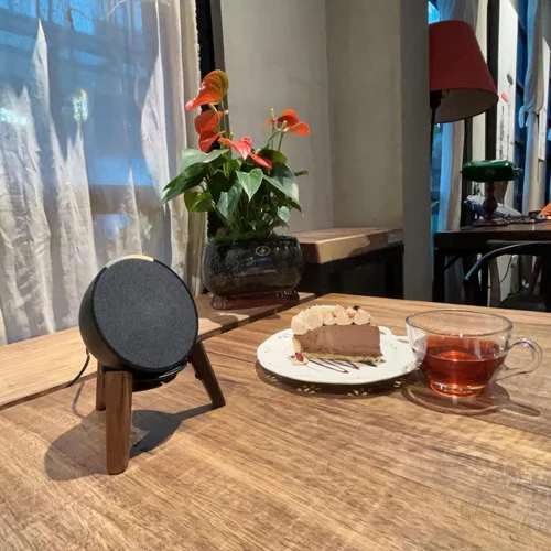 Vista 6 de Soporte de Escritorio para Altavoces Compatible con Echo Spot y Homepod Mini, Patas de Madera, Soporte de Montaje Protector para Todos los Tamaños