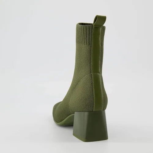 Vista 5 de CUSHIONAIRE Botas Milo Stretch para mujer + espuma viscoelástica, anchos disponibles